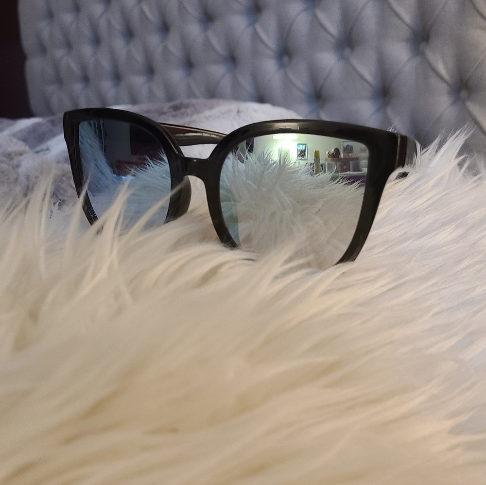 Sun Glasses - Picture 2 of 5
